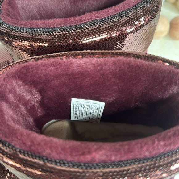 UGG GRAPE CLASSIC MINI MIRROR BALL SEQUIN ANKLE BOOTS, WOMEN US 6 - Picture 6 of 10